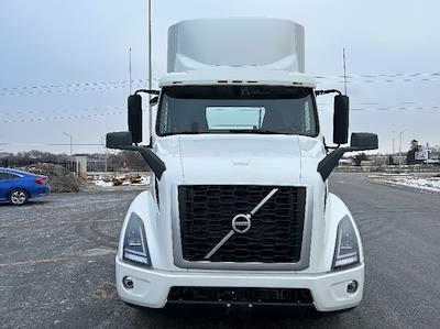 Used 2021 Volvo VNR - photo 1