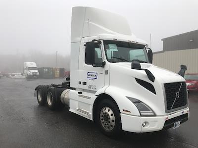 Used 2020 Volvo VNR - photo 1