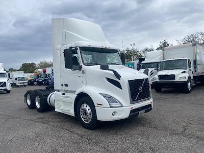 Used 2020 Volvo VNR Volvo D13 Semi Truck for sale #CW678 - photo 1