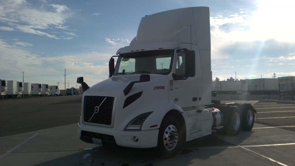 Used 2021 Volvo VNR - photo 5
