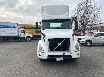 Used 2020 Volvo VNR - photo 1
