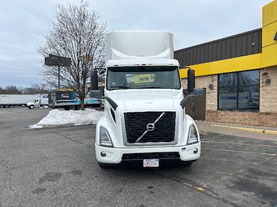 Used 2020 Volvo VNR - photo 1