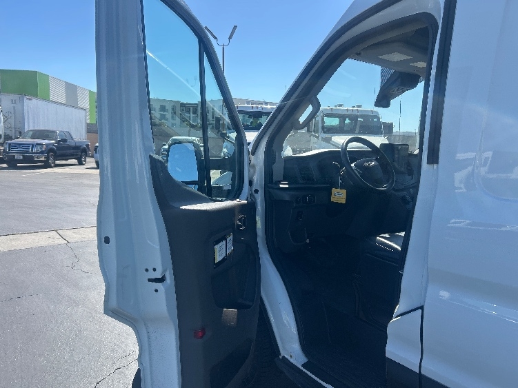 Used 2022 Ford E-Transit 350 - photo 18