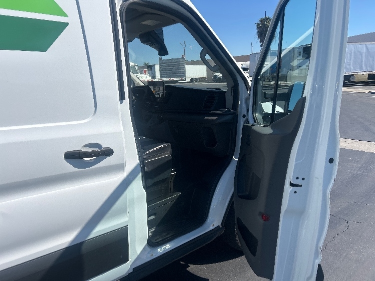Used 2022 Ford E-Transit 350 - photo 22