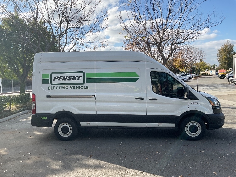 Used 2022 Ford E-Transit 350 - photo 17