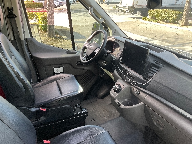 Used 2022 Ford E-Transit 350 - photo 24