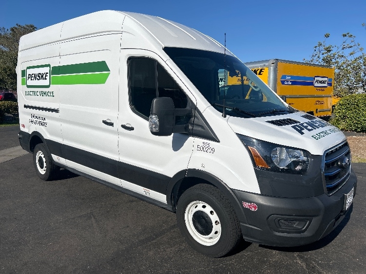 Used 2022 Ford E-Transit 350 - photo 1
