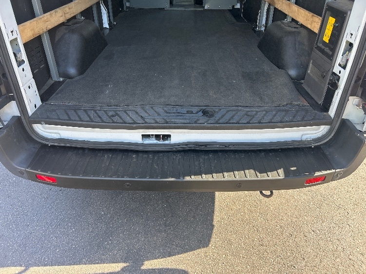 Used 2022 Ford E-Transit 350 - photo 12