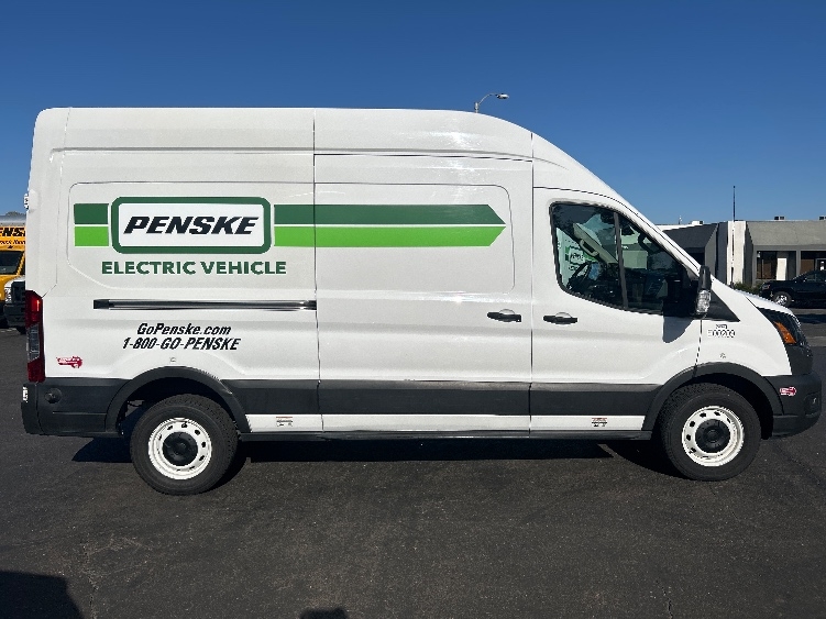 Used 2022 Ford E-Transit 350 - photo 17