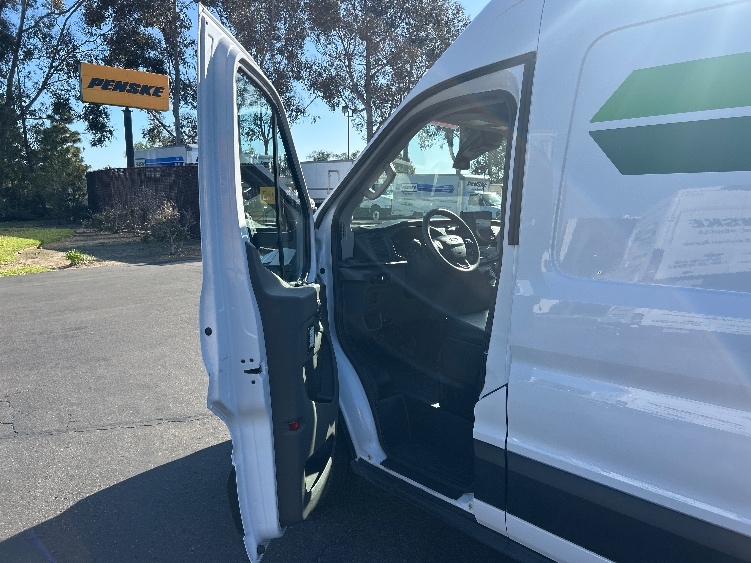 Used 2022 Ford E-Transit 350 - photo 18