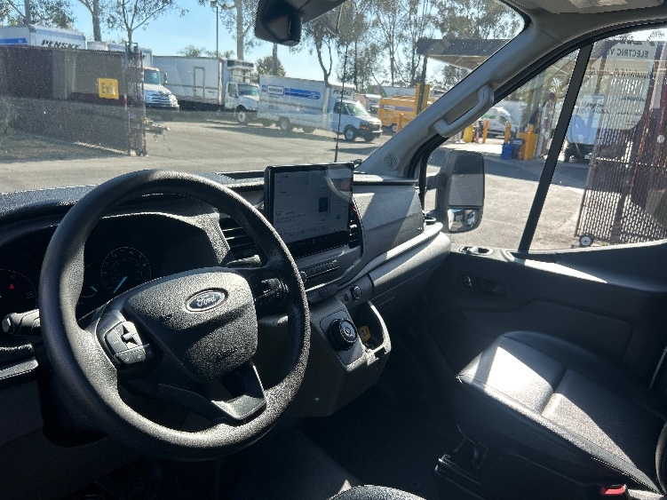 Used 2022 Ford E-Transit 350 - photo 19