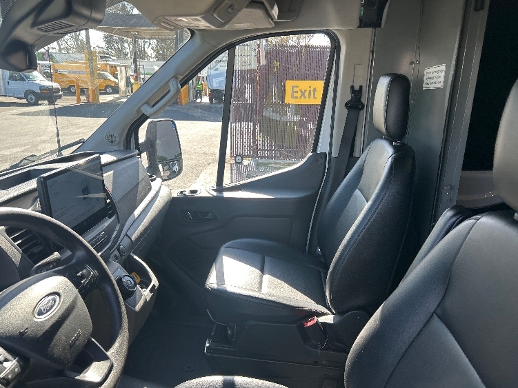 Used 2022 Ford E-Transit 350 - photo 21