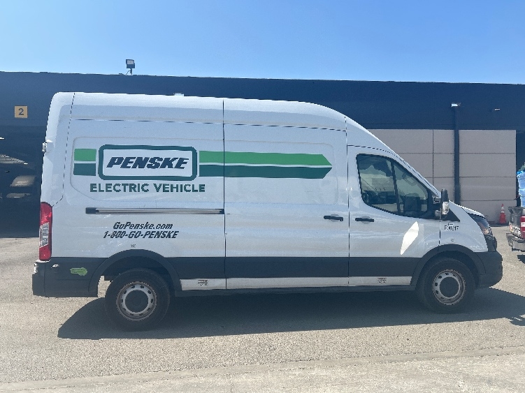 Used 2022 Ford E-Transit 350 - photo 17