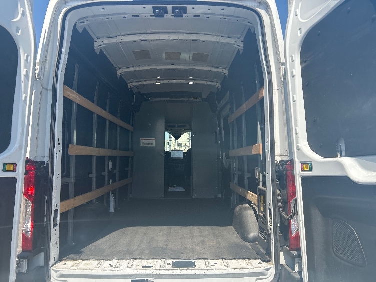 Used 2022 Ford E-Transit 350 - photo 10