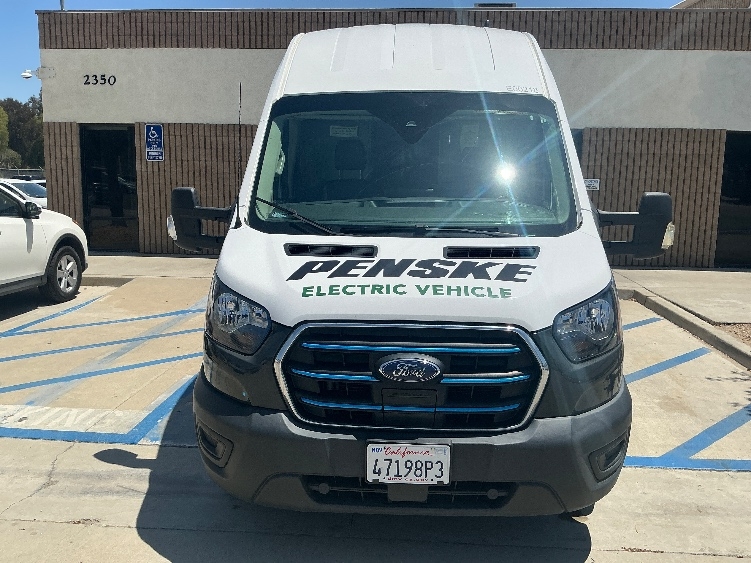 Used 2022 Ford E-Transit 350 - photo 2