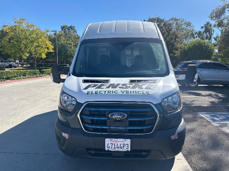 Used 2022 Ford E-Transit 350 - photo 2