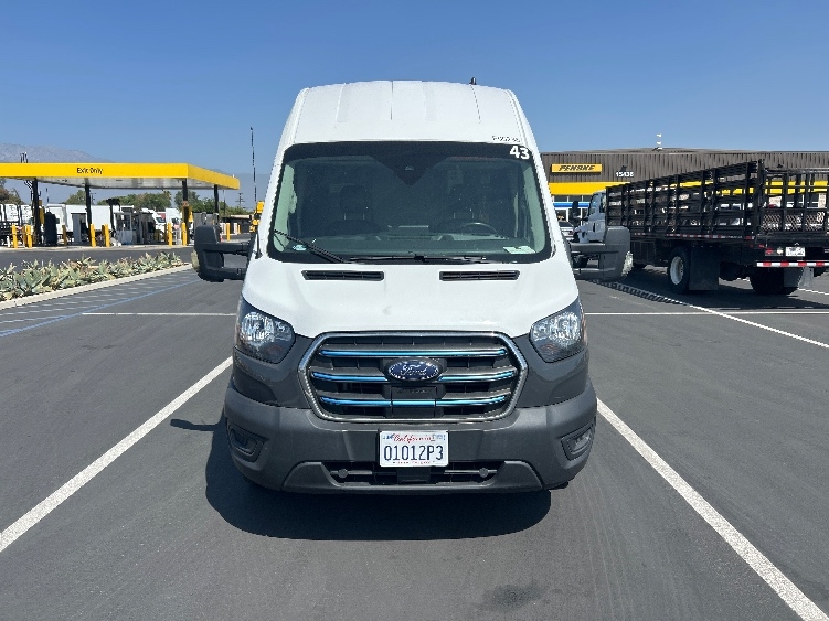 Used 2022 Ford E-Transit 350 - photo 2