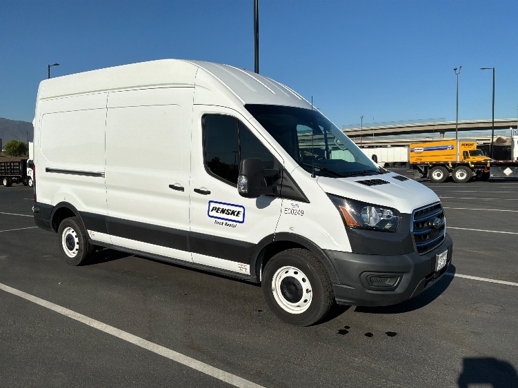 Used 2022 Ford E-Transit 350 - photo 1