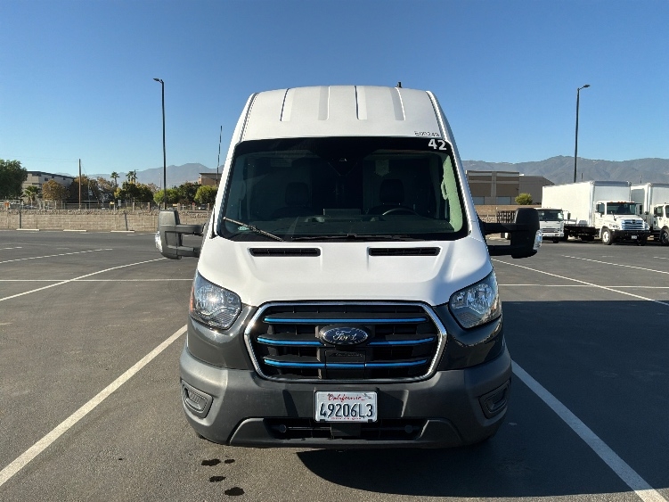 Used 2022 Ford E-Transit 350 - photo 2