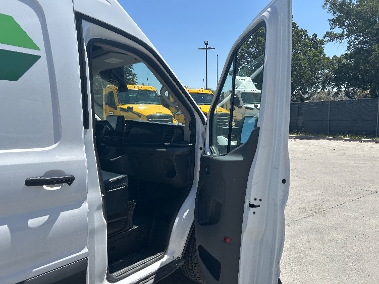 Used 2022 Ford E-Transit 350 - photo 22