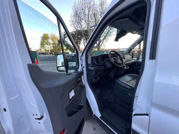 Used 2022 Ford E-Transit 350 - photo 18