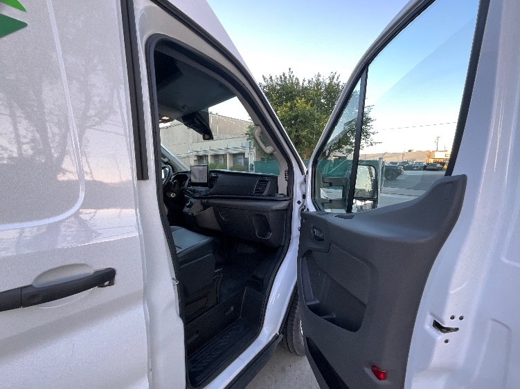 Used 2022 Ford E-Transit 350 - photo 22