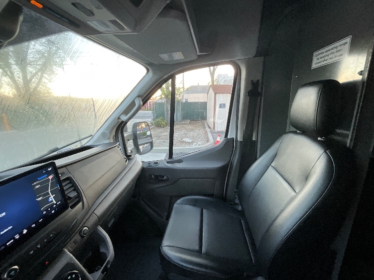 Used 2022 Ford E-Transit 350 - photo 21