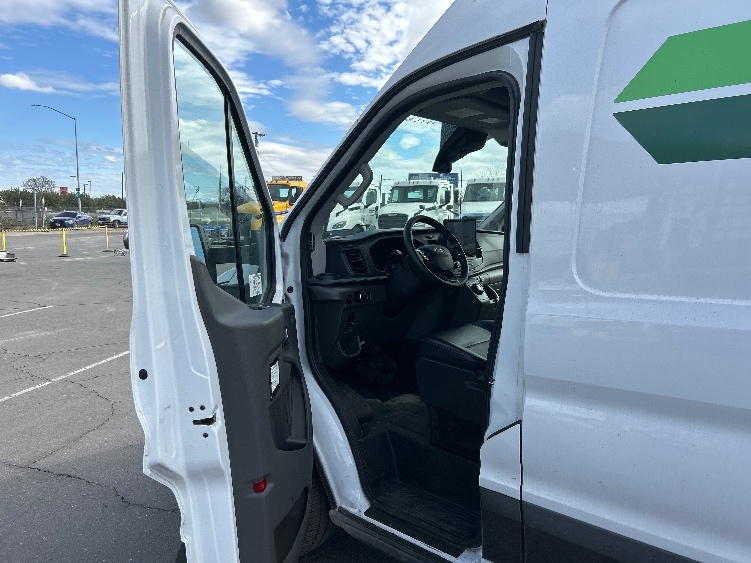 Used 2022 Ford E-Transit 350 - photo 15