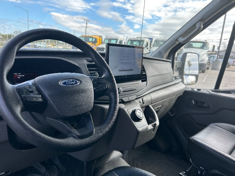 Used 2022 Ford E-Transit 350 - photo 17