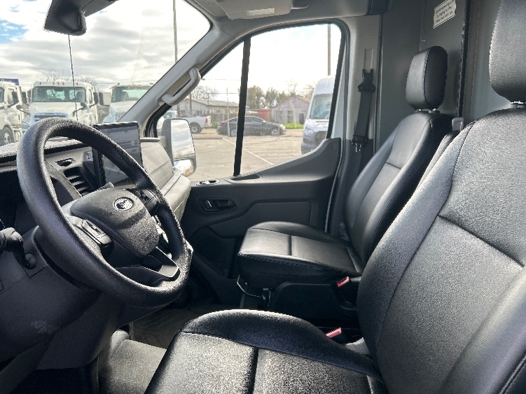 Used 2022 Ford E-Transit 350 - photo 18