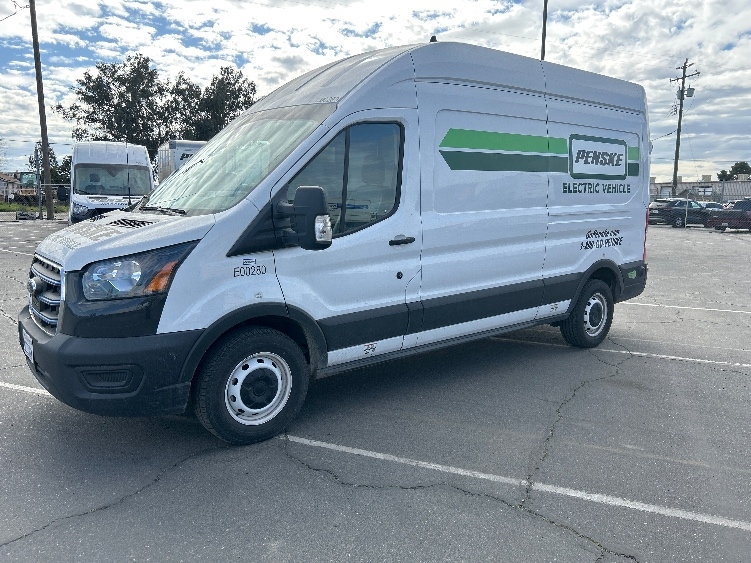 Used 2022 Ford E-Transit 350 - photo 5