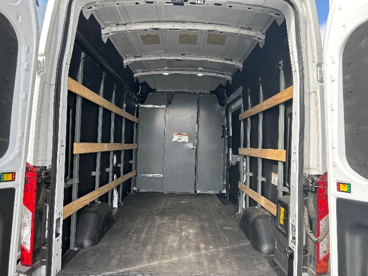 Used 2022 Ford E-Transit 350 - photo 9