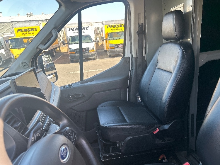 Used 2022 Ford E-Transit 350 - photo 21