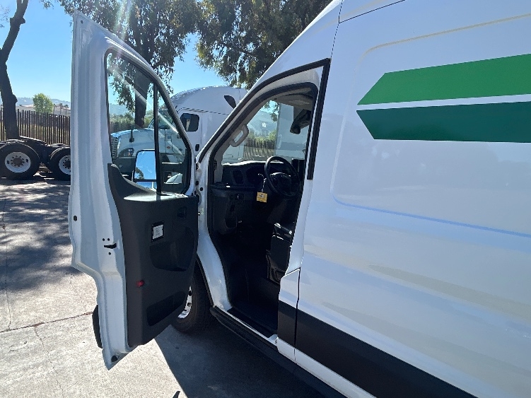 Used 2022 Ford E-Transit 350 - photo 16