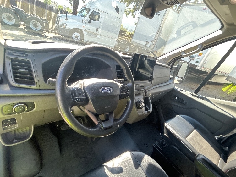 Used 2022 Ford E-Transit 350 - photo 17