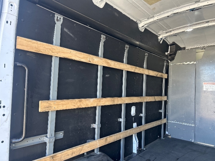 Used 2022 Ford E-Transit 350 - photo 11