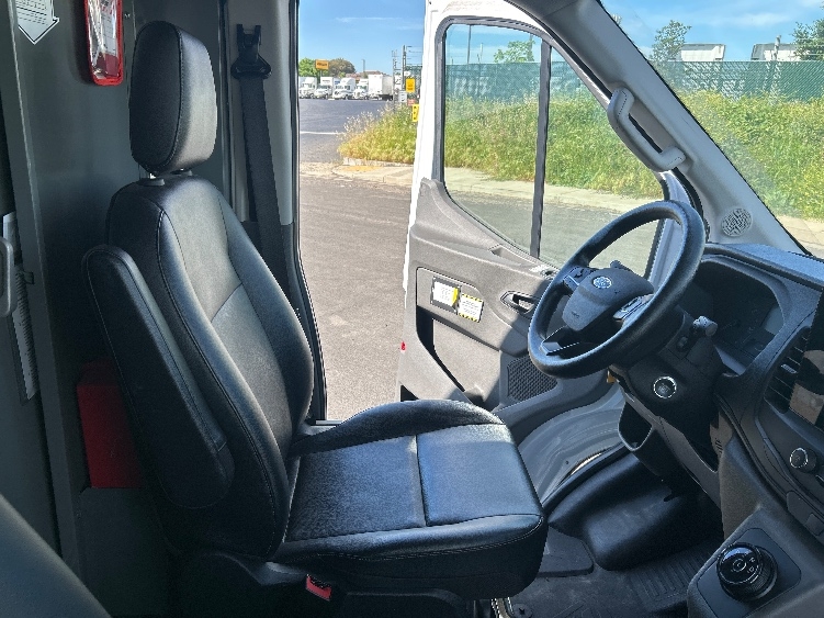 Used 2022 Ford E-Transit 350 - photo 24