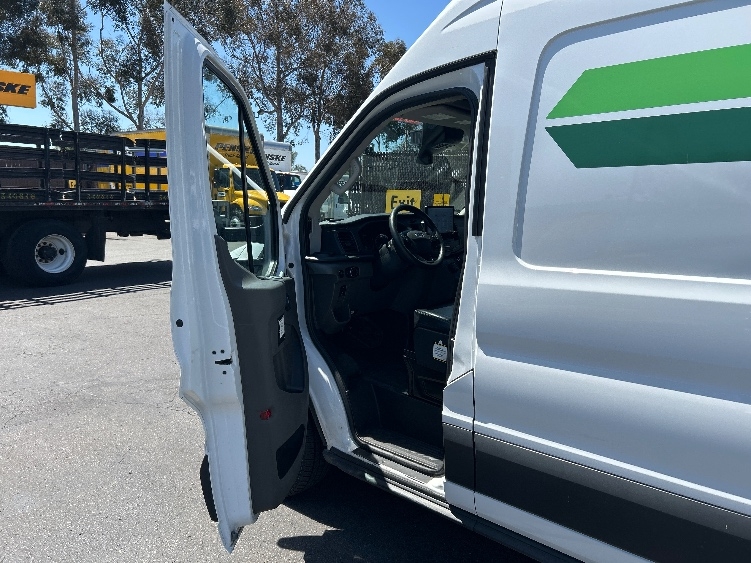 Used 2022 Ford E-Transit 350 - photo 18