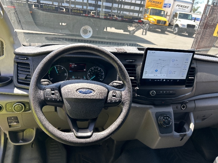 Used 2022 Ford E-Transit 350 - photo 20