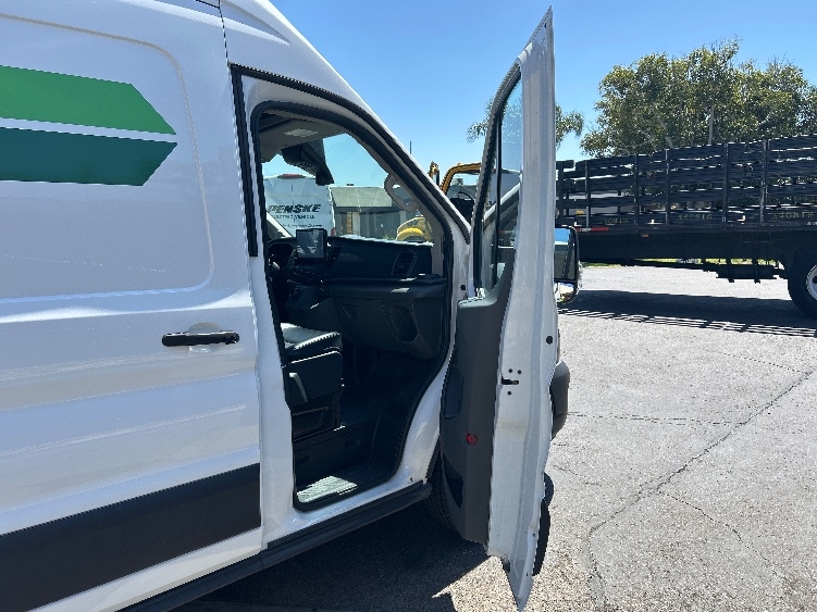 Used 2022 Ford E-Transit 350 - photo 22