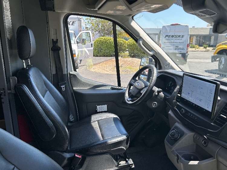 Used 2022 Ford E-Transit 350 - photo 24