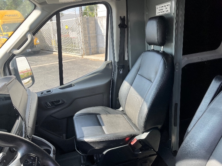 Used 2022 Ford E-Transit 350 - photo 19