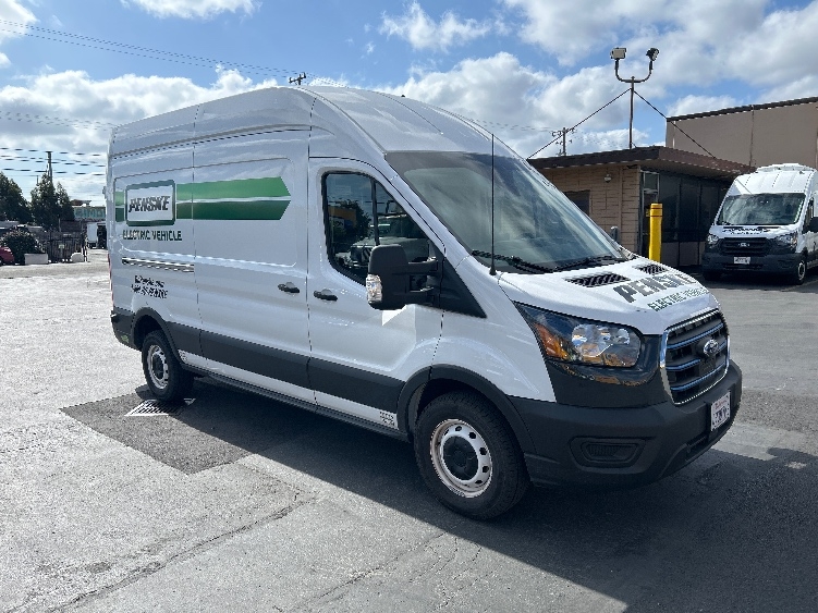 Used 2022 Ford E-Transit 350 - photo 1