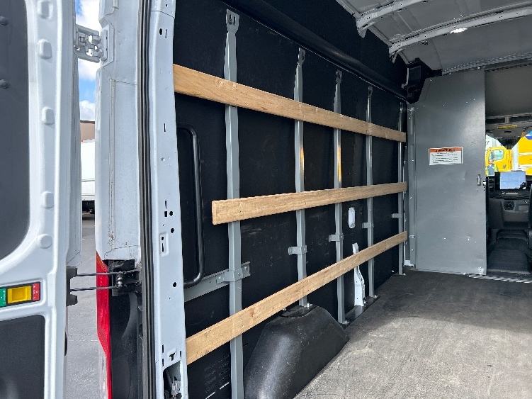 Used 2022 Ford E-Transit 350 - photo 12