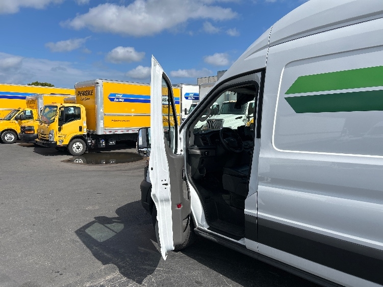 Used 2022 Ford E-Transit 350 - photo 17