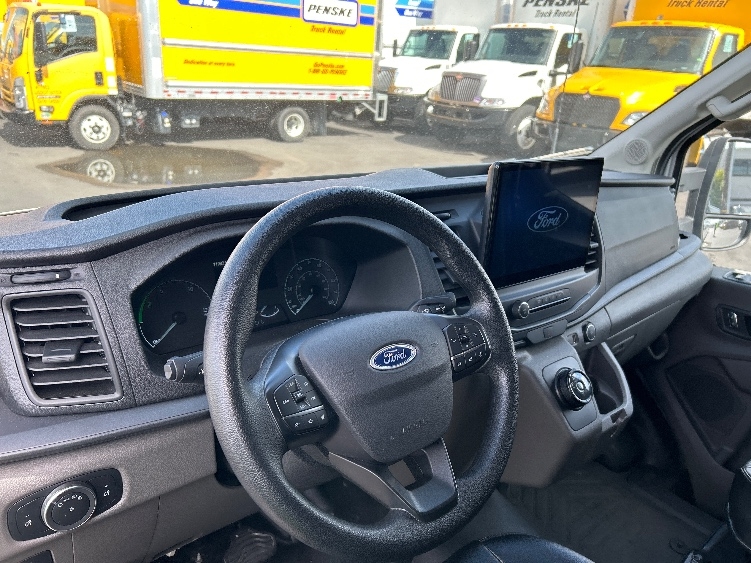 Used 2022 Ford E-Transit 350 - photo 18