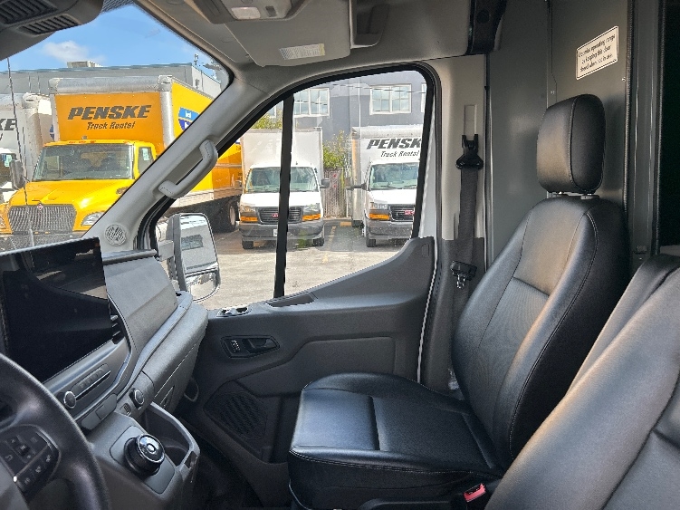 Used 2022 Ford E-Transit 350 - photo 20