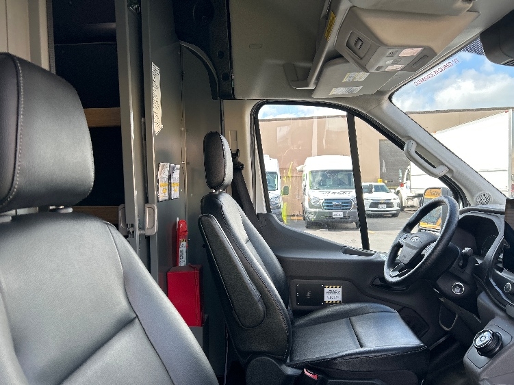 Used 2022 Ford E-Transit 350 - photo 23