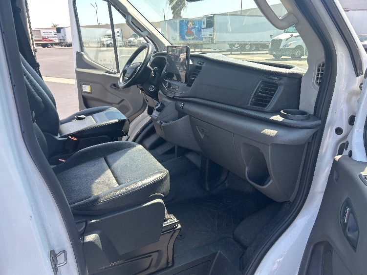 Used 2022 Ford E-Transit 350 - photo 16