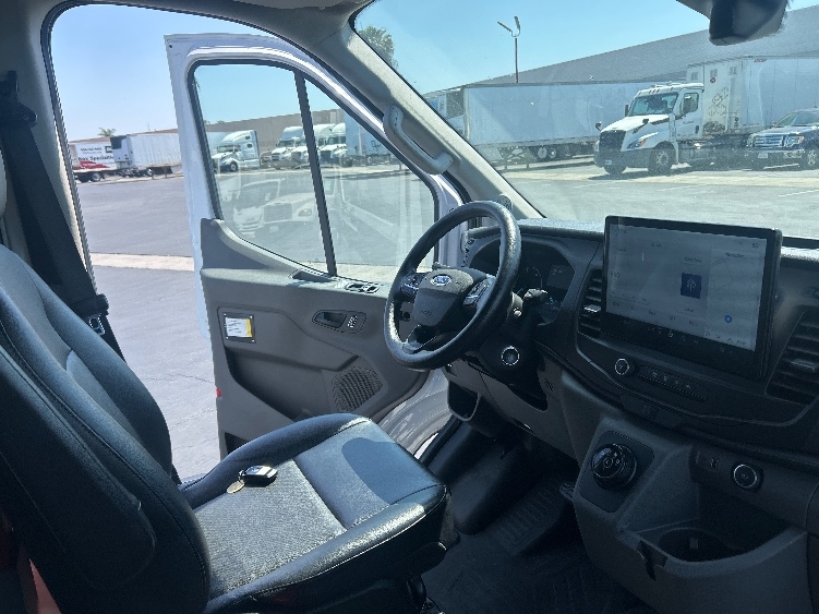Used 2022 Ford E-Transit 350 - photo 17